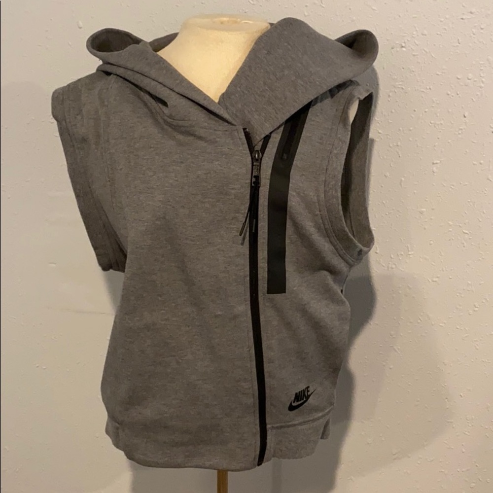 Nike tech pack tech fleece women’s oversized vest